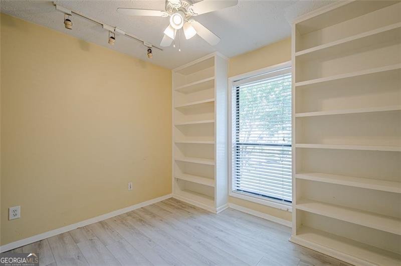 1102 WYNNES RIDGE Circle Marietta - 32