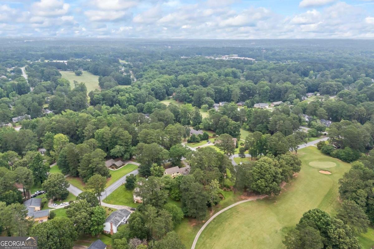 705 Clubhouse Drive Conyers - 24