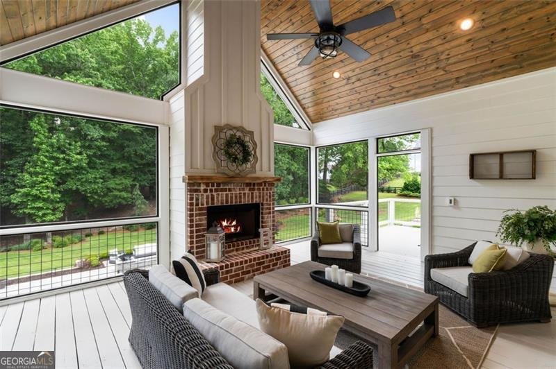 2101 THOMAS Road Canton - 40