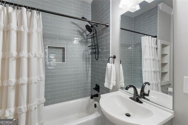 2101 THOMAS Road Canton - 46