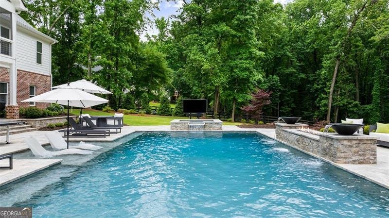 2101 THOMAS Road Canton - 64
