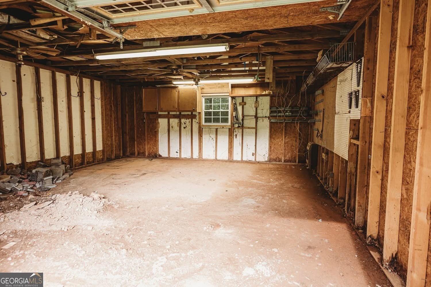 500 Holmes Street Barnesville - 65