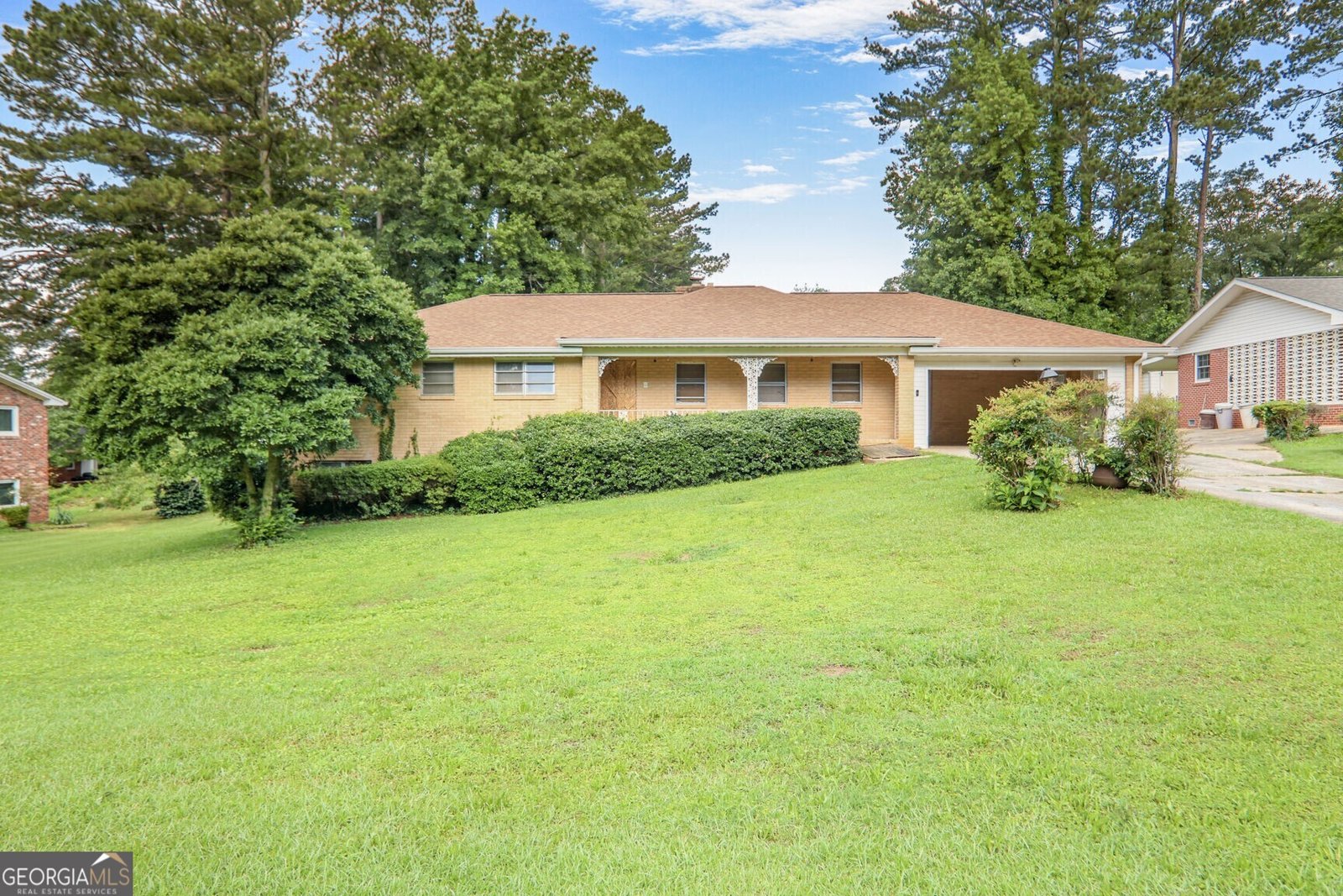 3563 Carriage Way East Point - 1