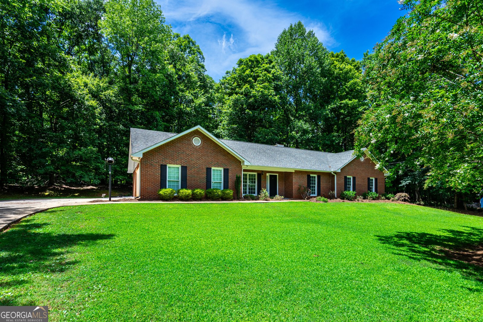 121 Colonial Court Lagrange - 1