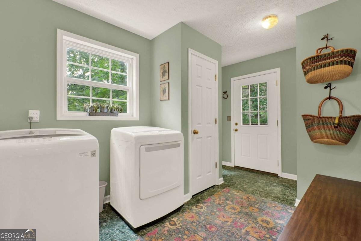 101 CHEROKEE Drive Waleska - 33