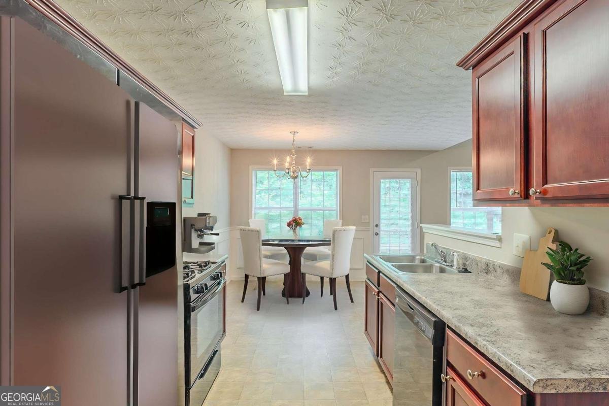 513 Shadow Valley Court Lithonia - 3