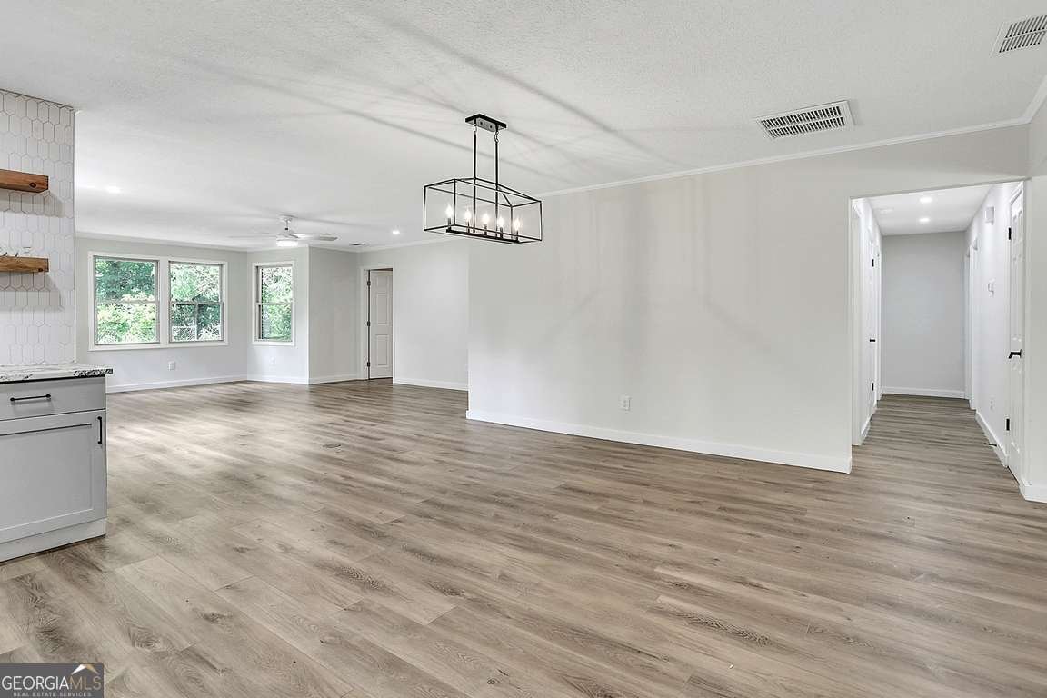 9 Van Nuys Boulevard Savannah - 13