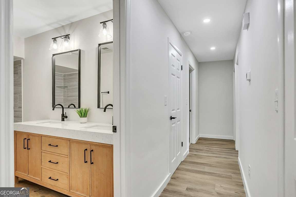 9 Van Nuys Boulevard Savannah - 4