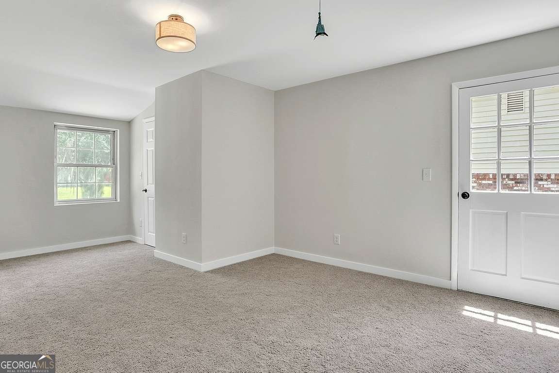 9 Van Nuys Boulevard Savannah - 5