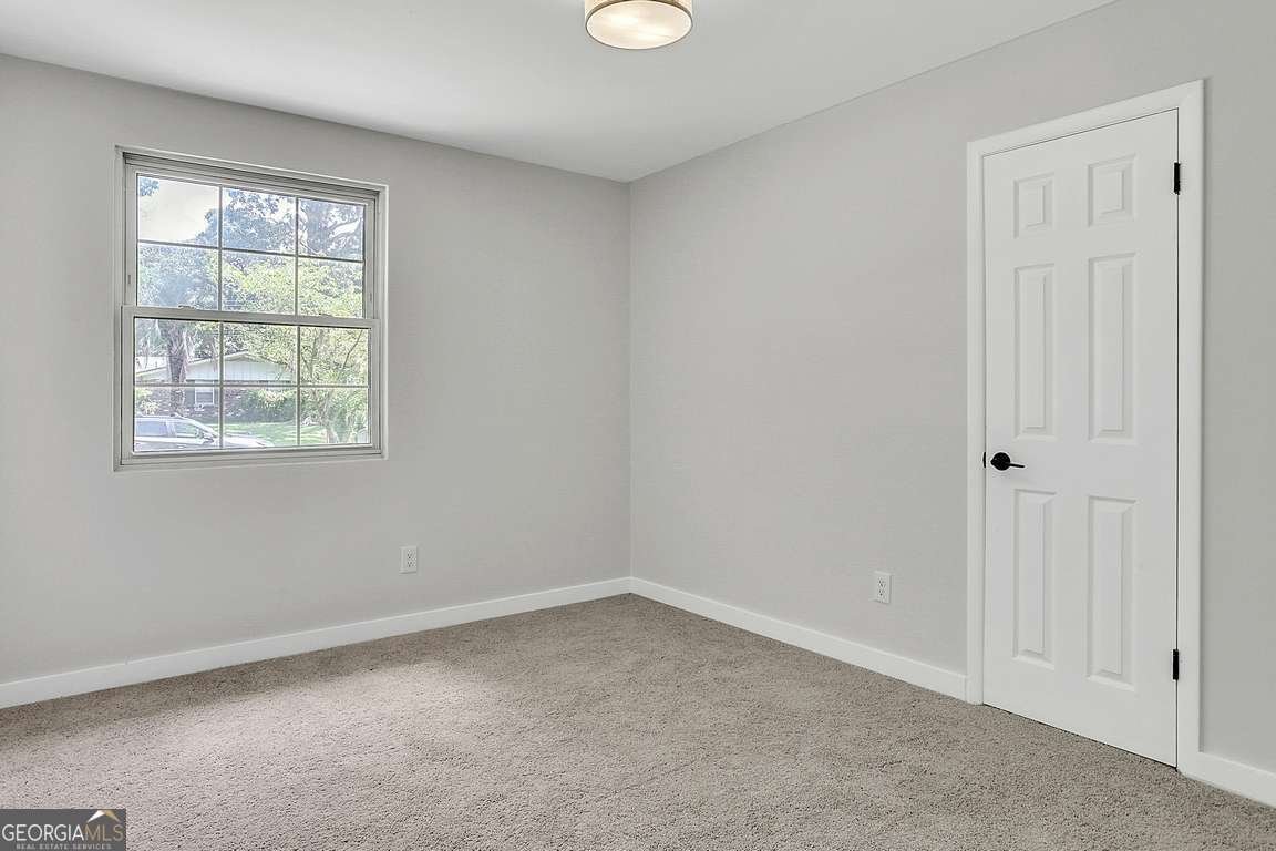 9 Van Nuys Boulevard Savannah - 6