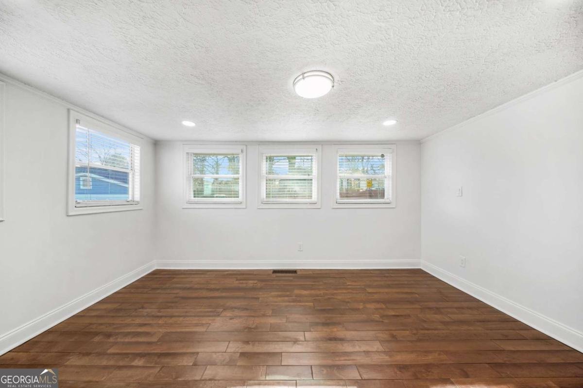 1092 Donnelly Avenue Atlanta - 24