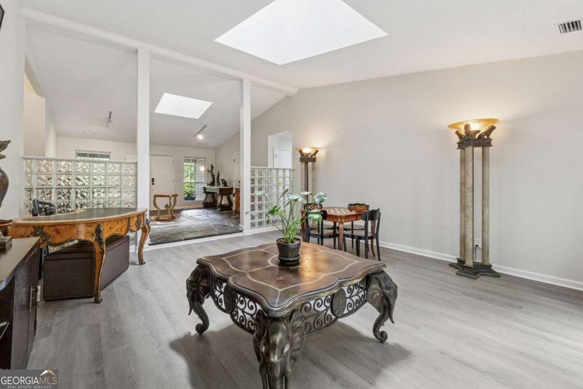 285 Glen Lake Drive Atlanta - 1