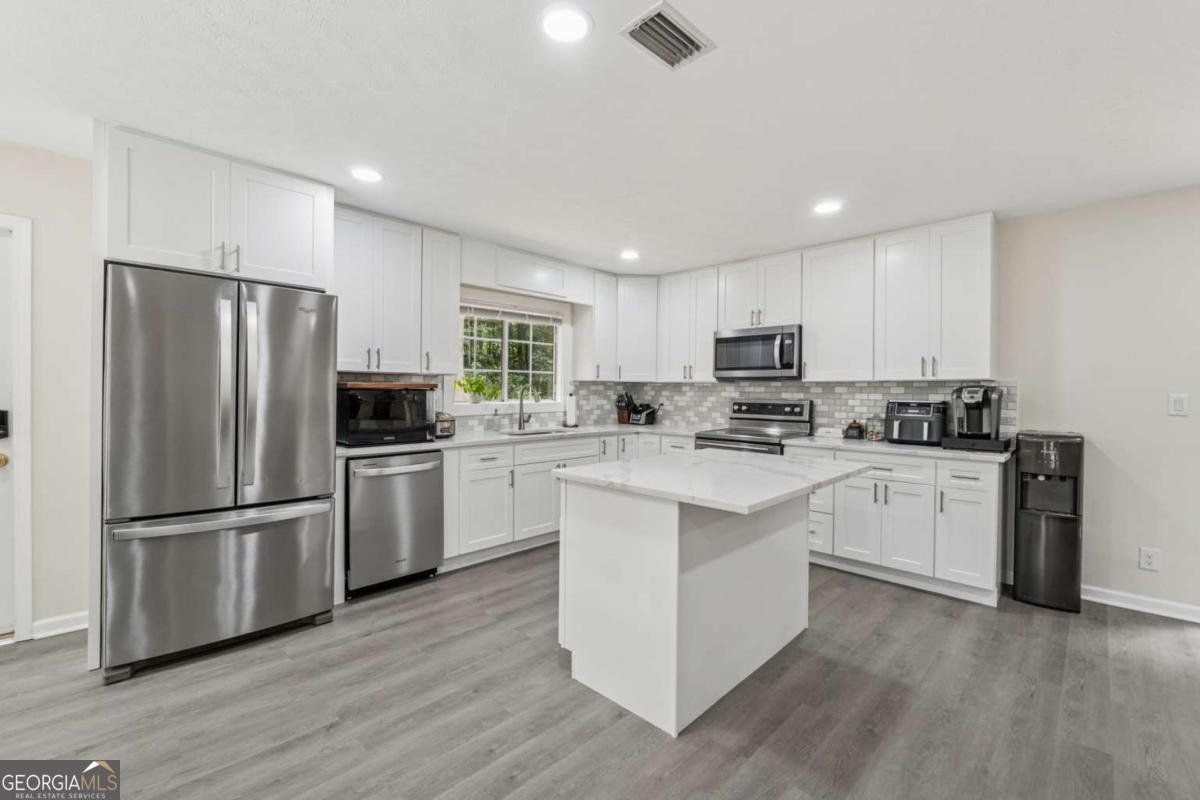 285 Glen Lake Drive Atlanta - 2