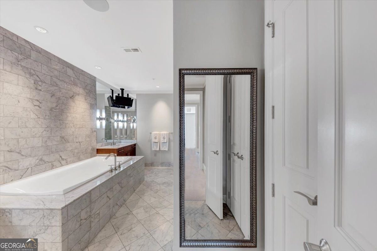 3344 Peachtree Road ATLANTA - 37