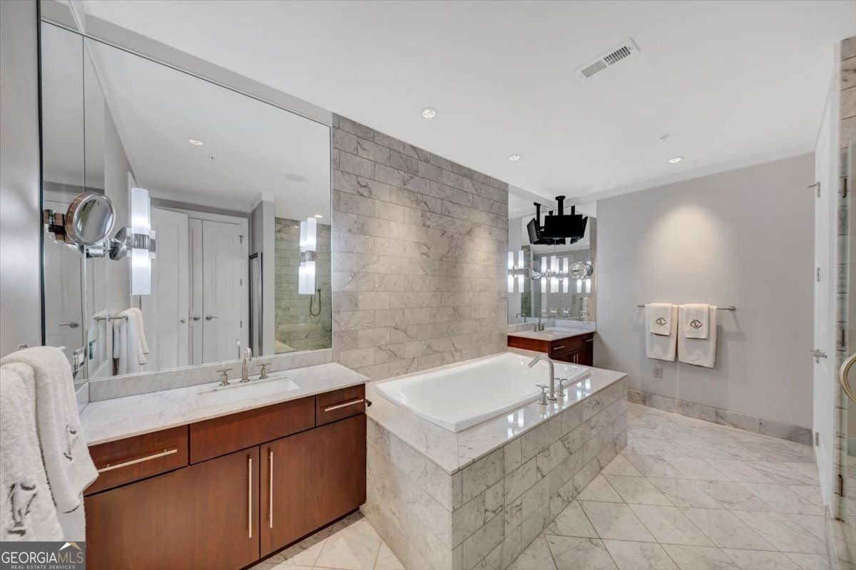 3344 Peachtree Road ATLANTA - 38