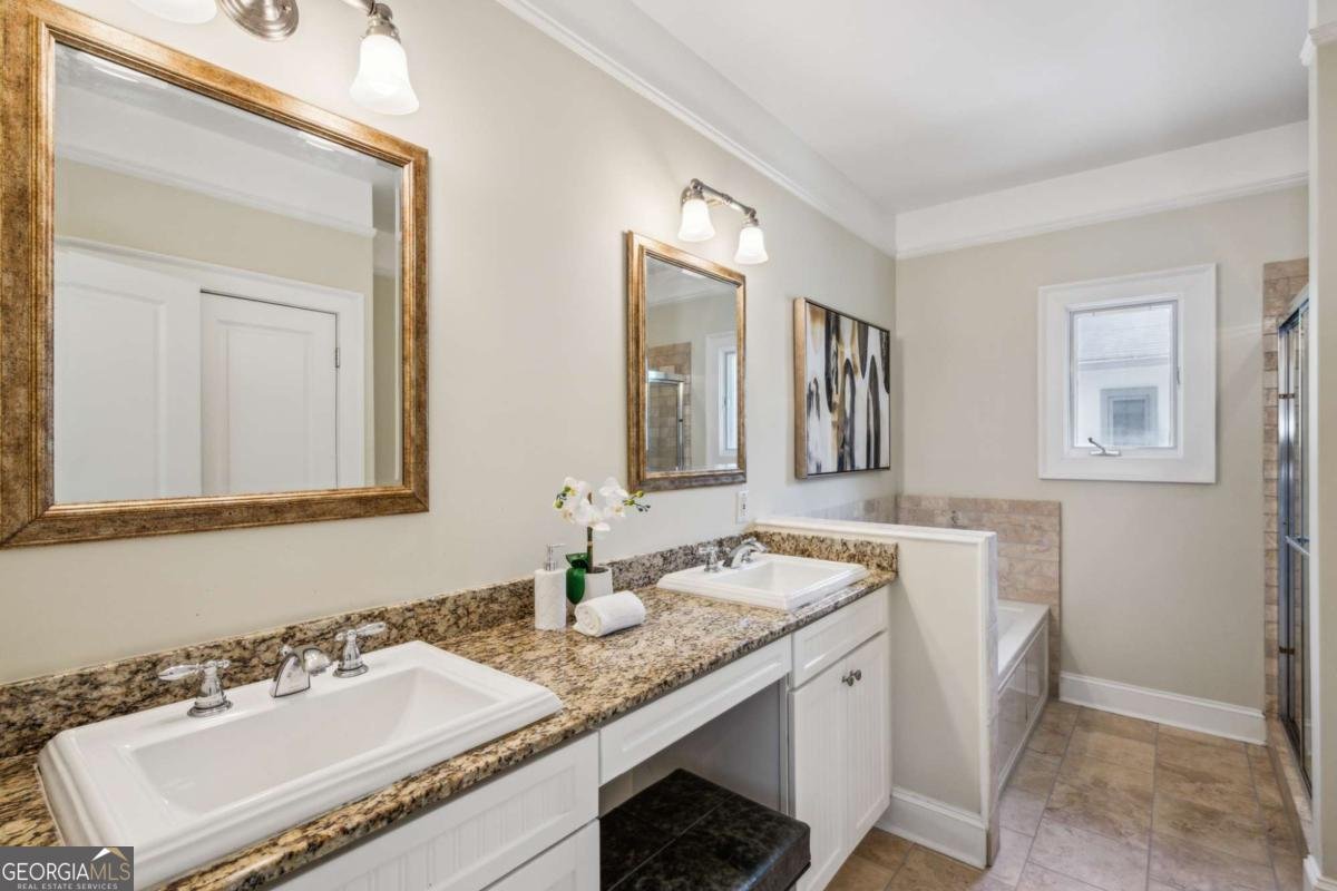 261 Elmira Place Atlanta - 2