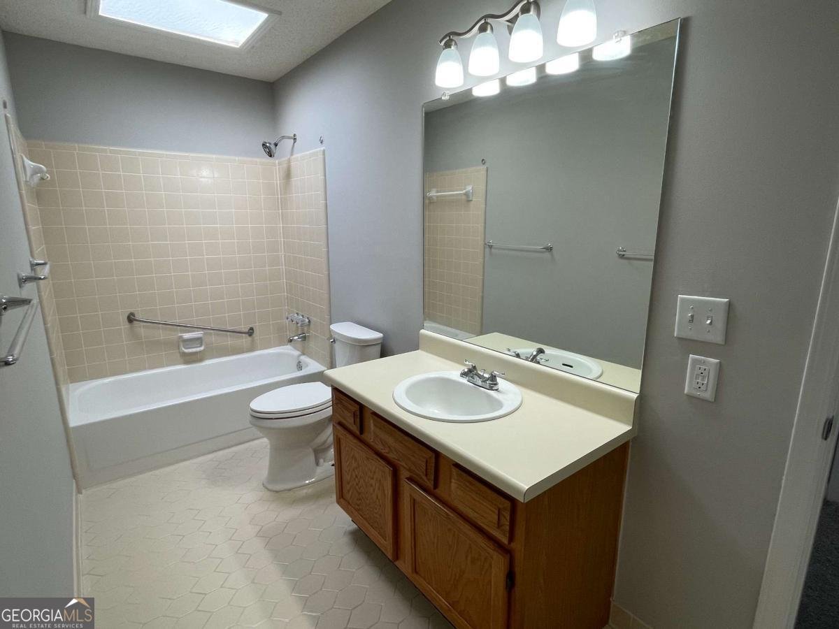 7123 Woodridge Lane Union City - 11