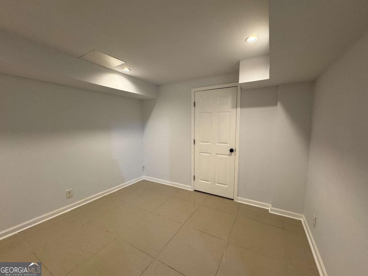 453 James Street SW Lilburn - 17