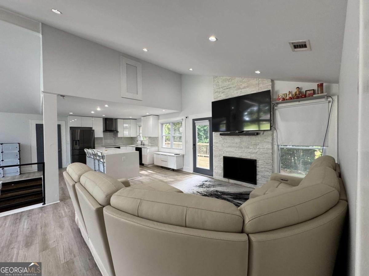453 James Street SW Lilburn - 39
