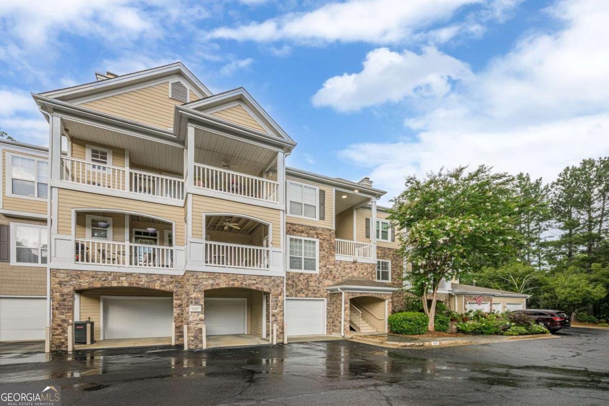 422 Pembrooke Circle Alpharetta - 2