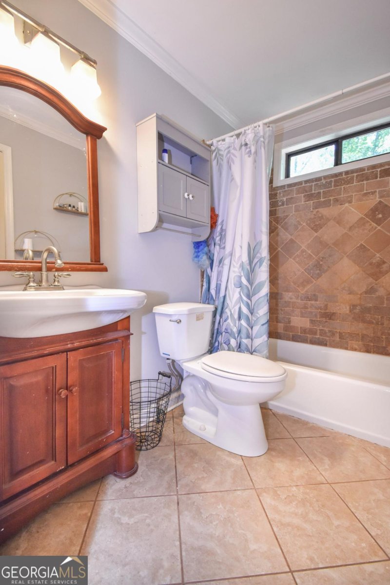 5028 Jamie Court Woodstock - 16