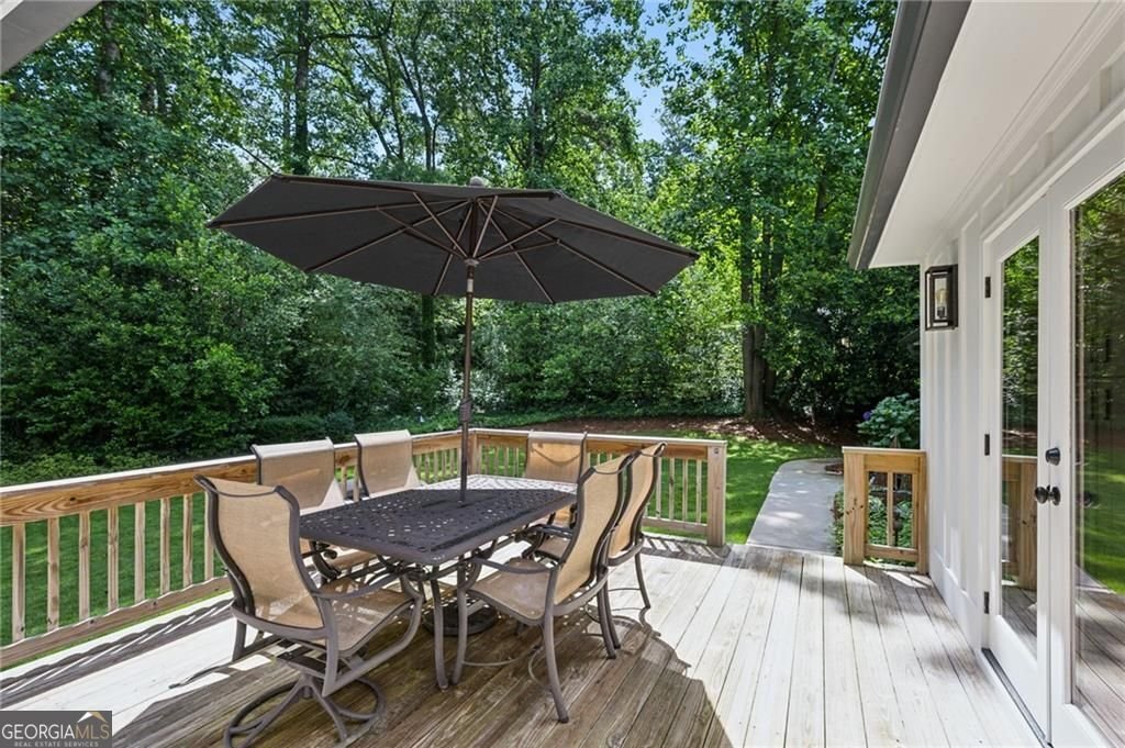6175 Weatherly Drive Sandy Springs - 33