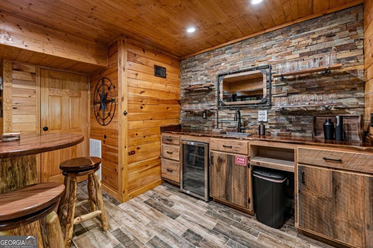 77 Old Covered Bridge Road Cherry Log - 38