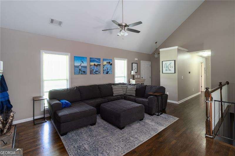 19 Autumn Place White - 10