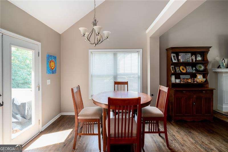 19 Autumn Place White - 11