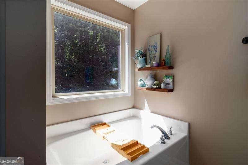 19 Autumn Place White - 18