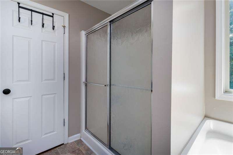 19 Autumn Place White - 19