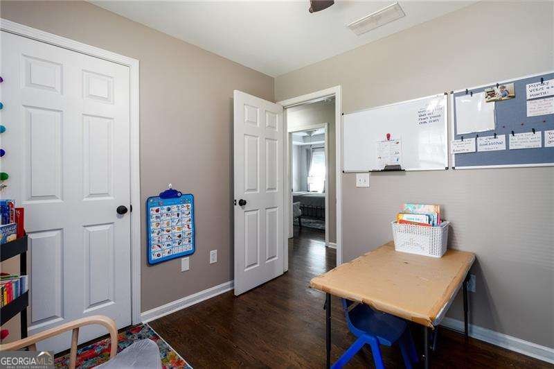 19 Autumn Place White - 21