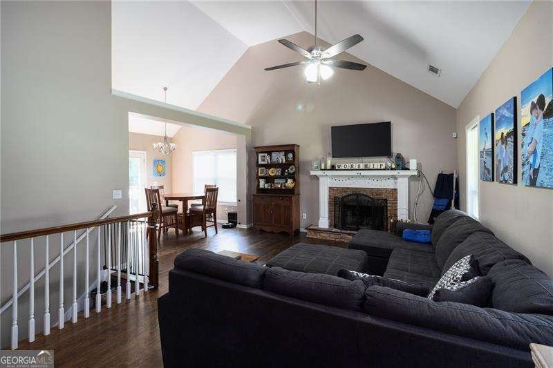 19 Autumn Place White - 8