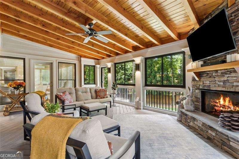 1835 REDBOURNE Drive Atlanta - 12