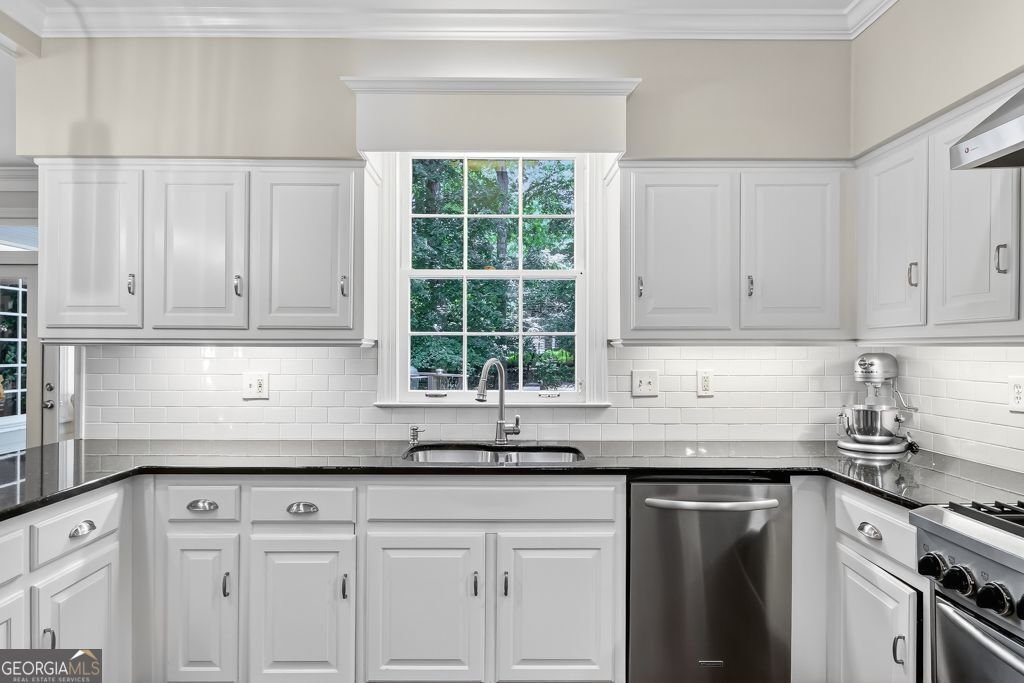 575 VALLEY HALL Sandy Springs - 28