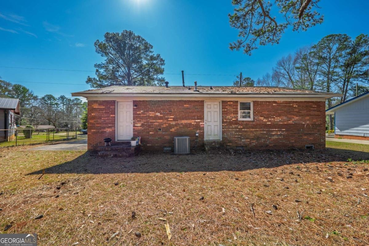 821 Charles Circle Griffin - 16