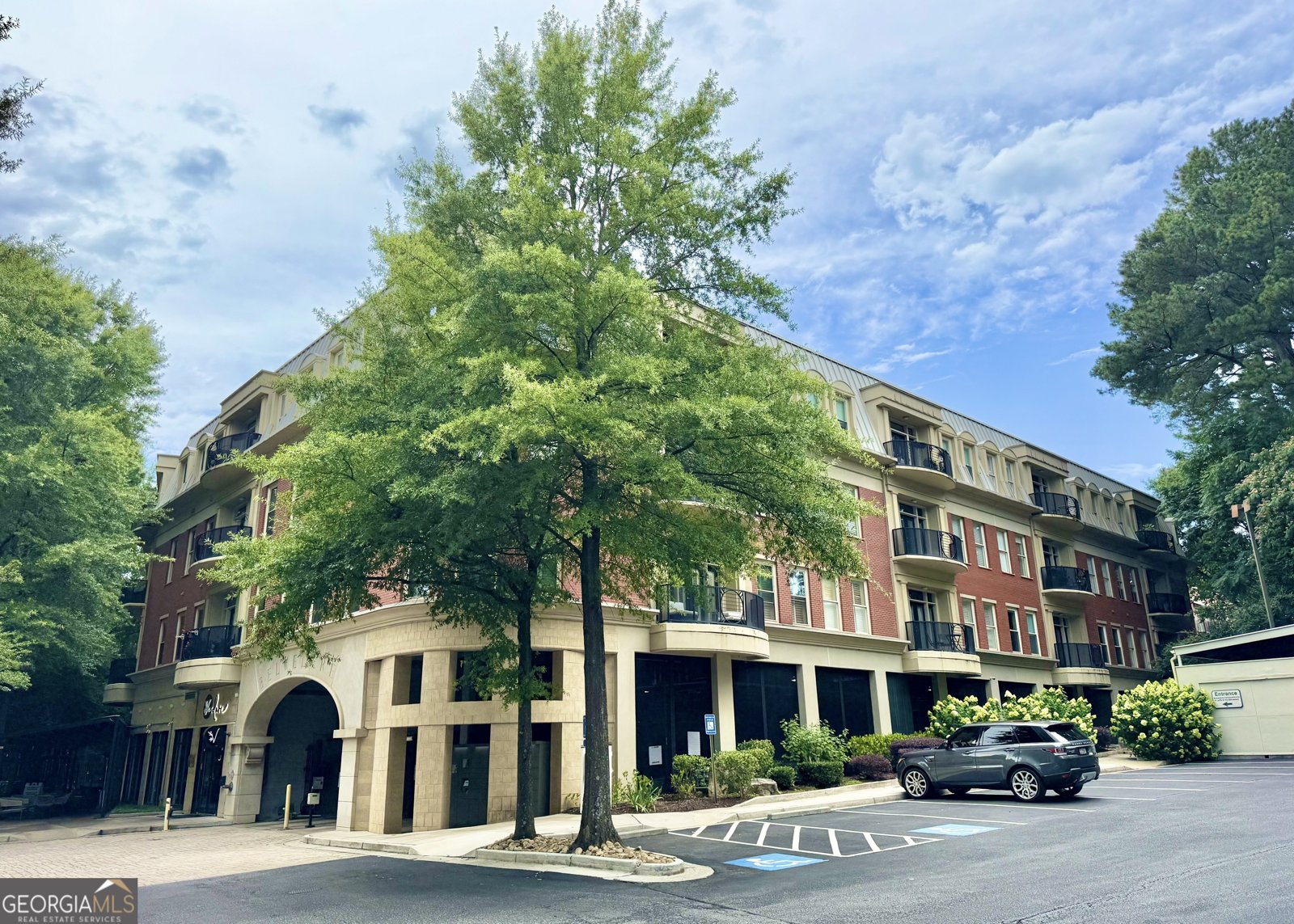 560 Dutch Valley Road Atlanta - 17