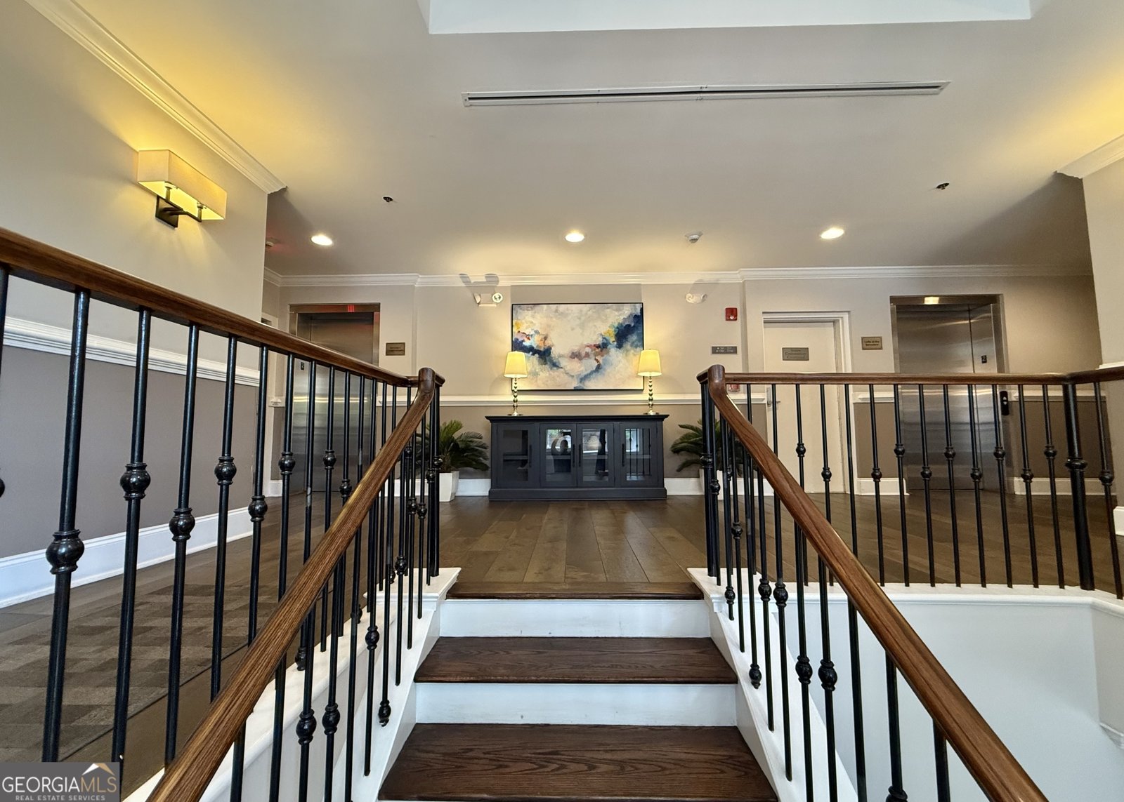 560 Dutch Valley Road Atlanta - 20