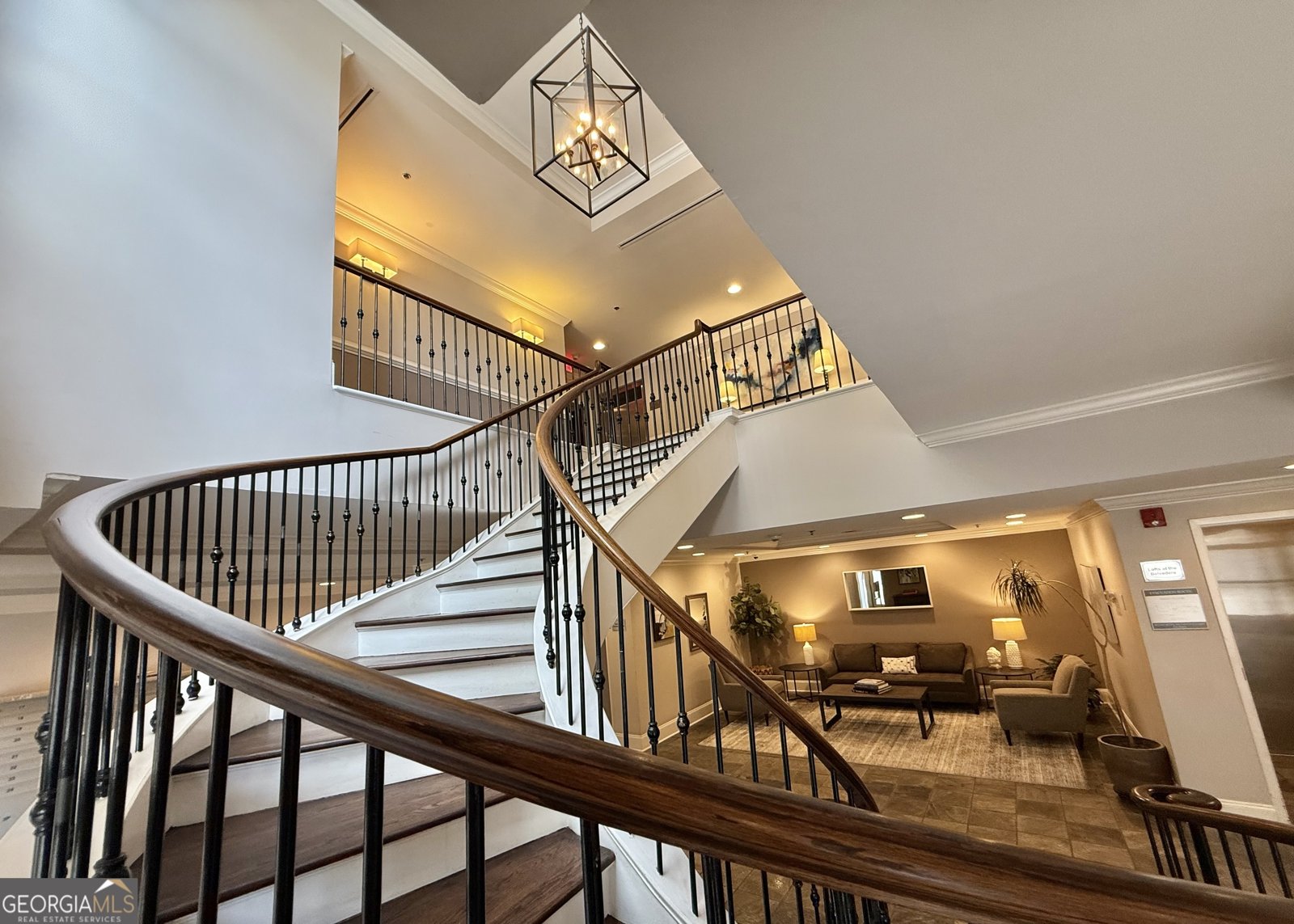 560 Dutch Valley Road Atlanta - 22