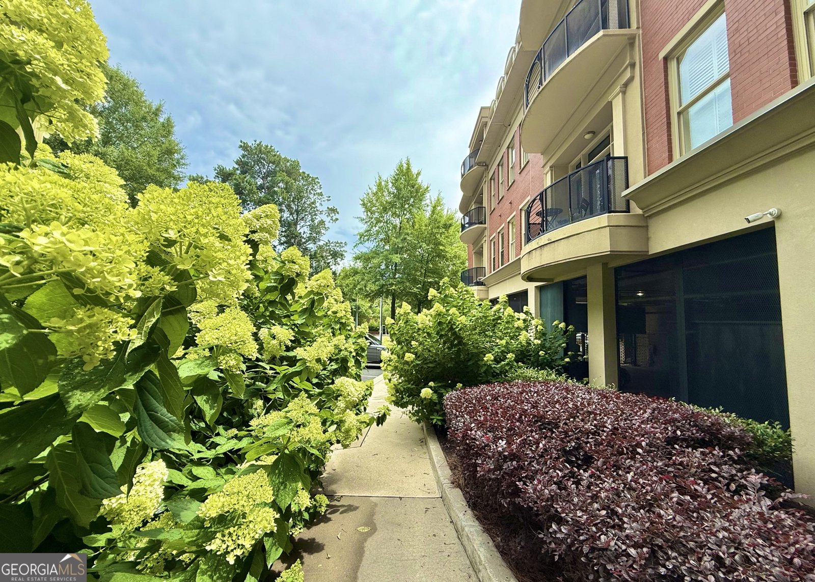 560 Dutch Valley Road Atlanta - 23