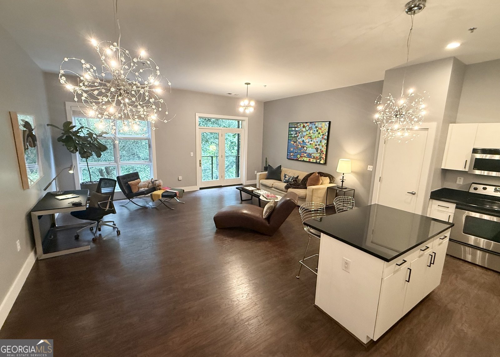 560 Dutch Valley Road Atlanta - 3