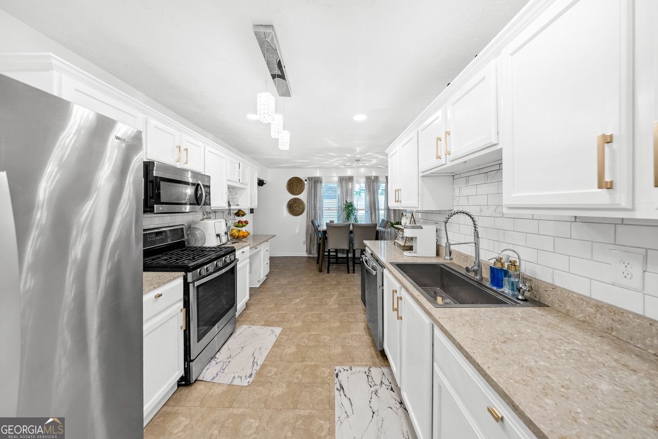 8320 MAYFERN Drive Fairburn - 17