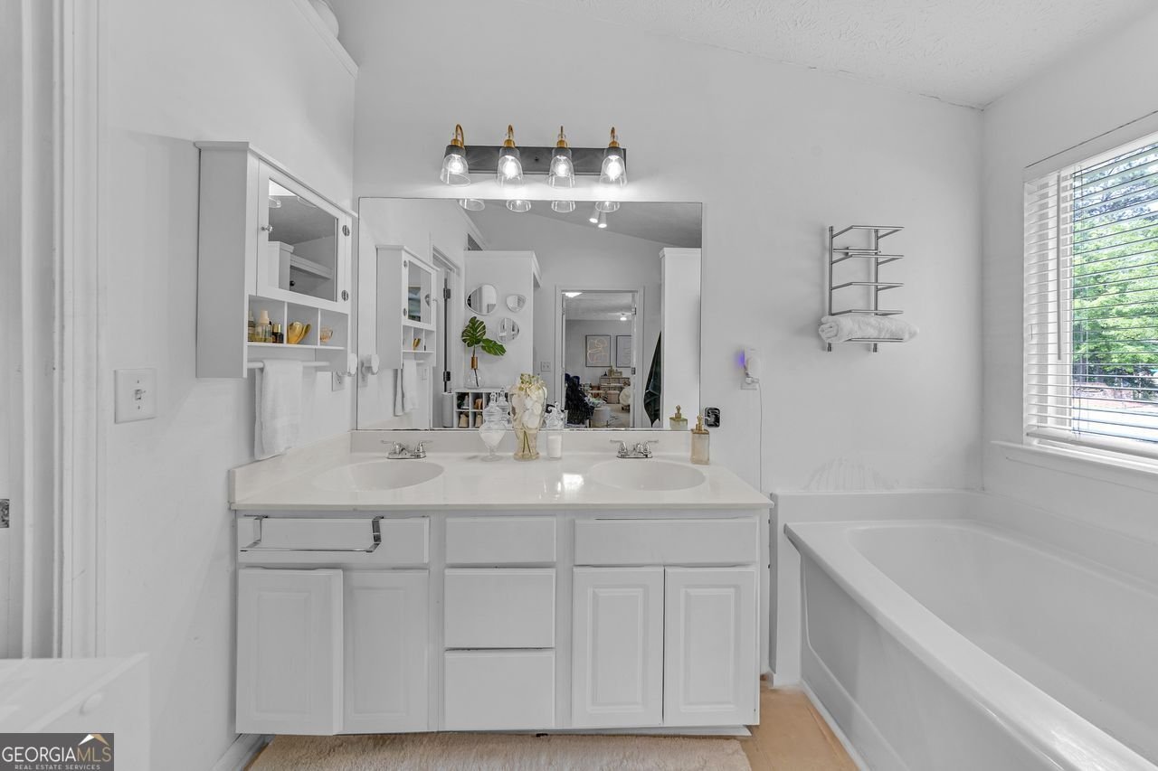 8320 MAYFERN Drive Fairburn - 4