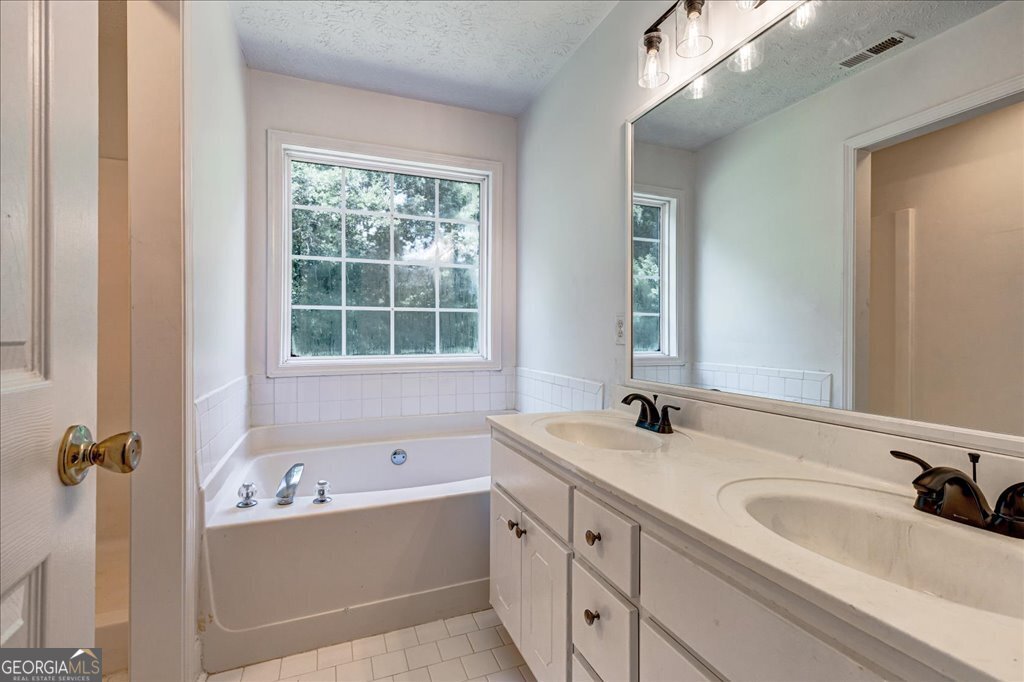 1553 Queen Elizabeth Drive Locust Grove - 27