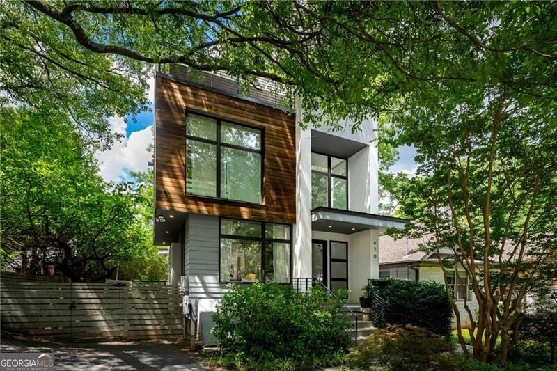 670 Willoughby Way Atlanta - 1
