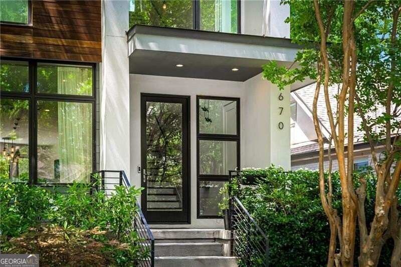 670 Willoughby Way Atlanta - 2