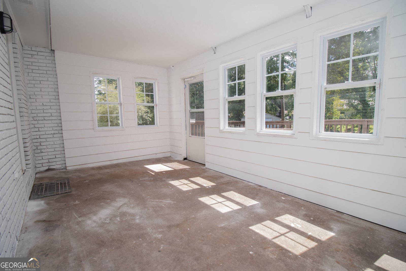 3686 Calmer Circle East Point - 8