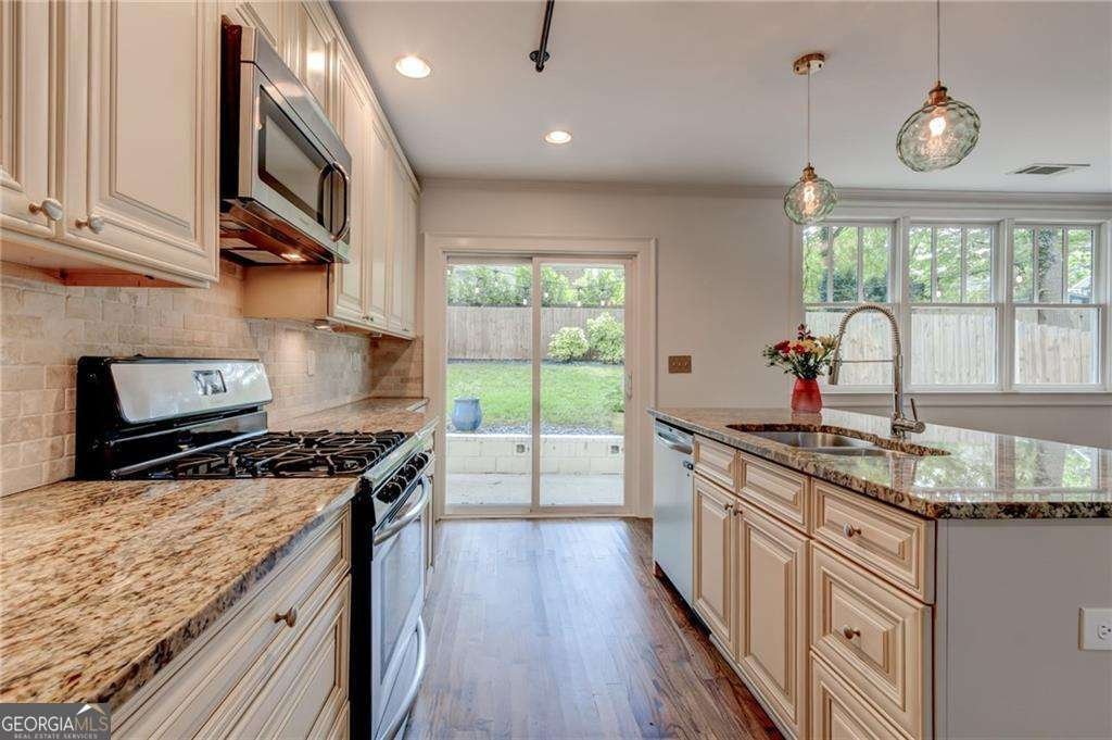 135 Martha Avenue Atlanta - 4