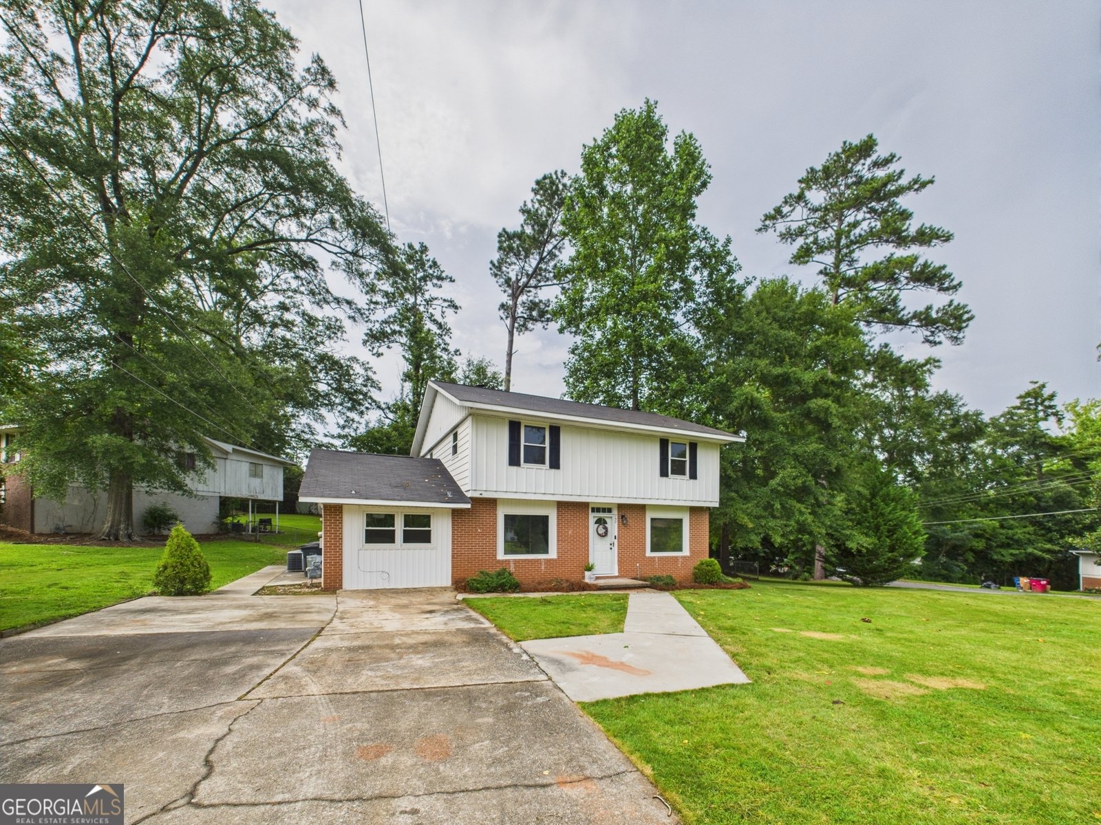 752 Forest Lake Drive Macon - 23
