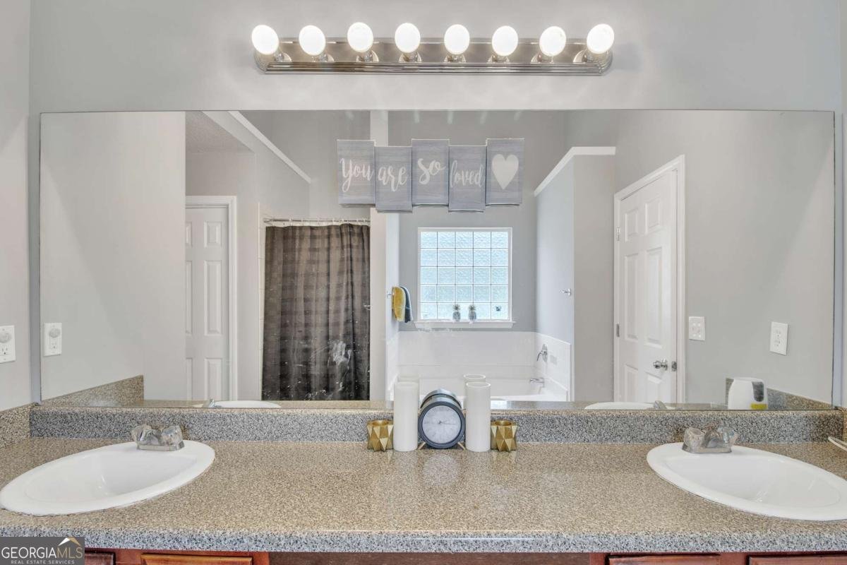 4240 Braves Circle Douglasville - 30